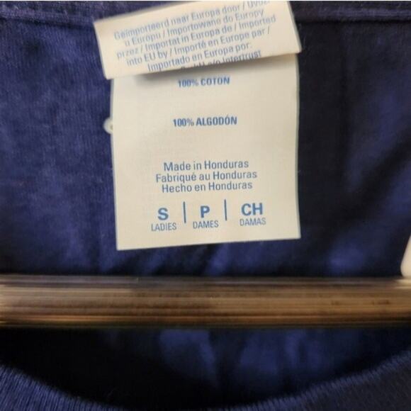 NwT Disney Mickey And Friends This Family Is In Vacation Mode T-Shirt Small - Picture 6 of 6